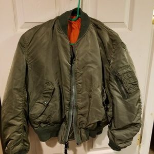 Ideal Military green bomber jacket size small